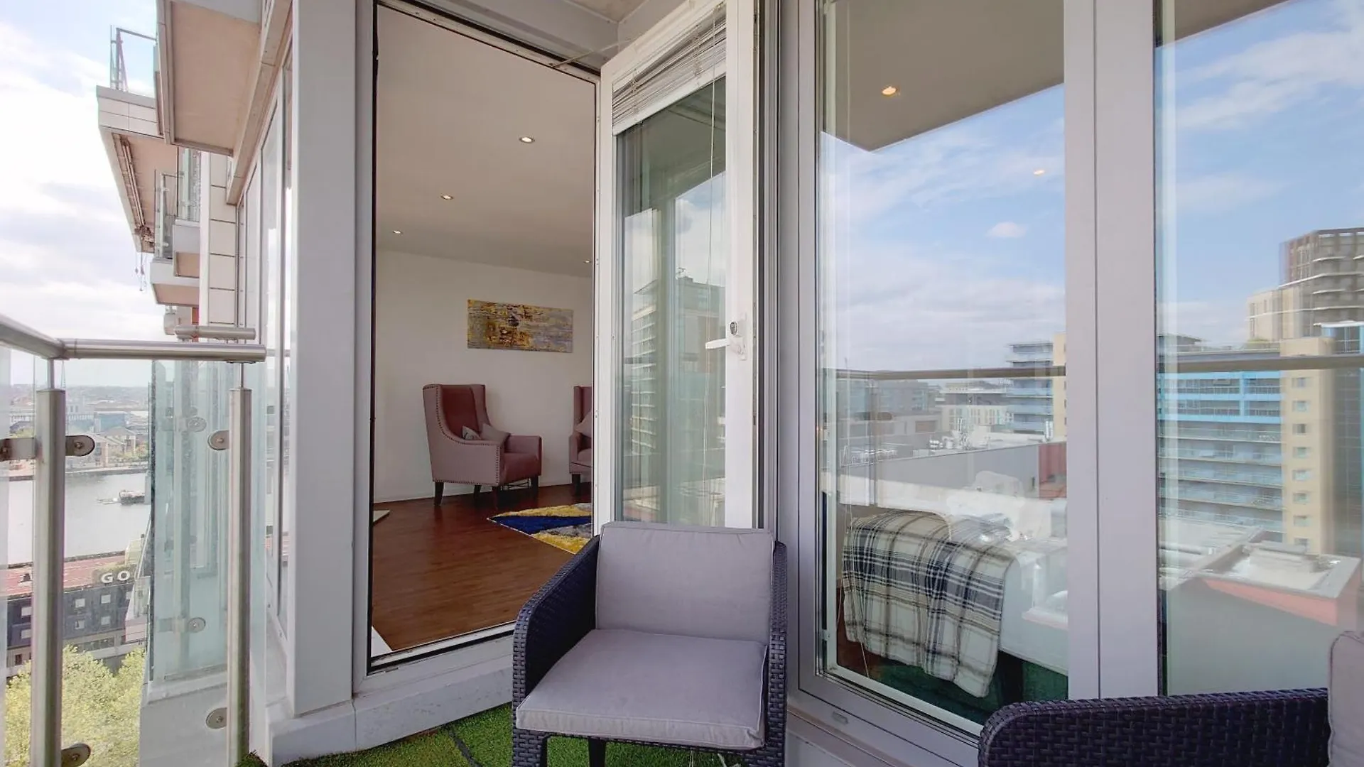 Deluxe Two Bed Apartment By London Excel & O2