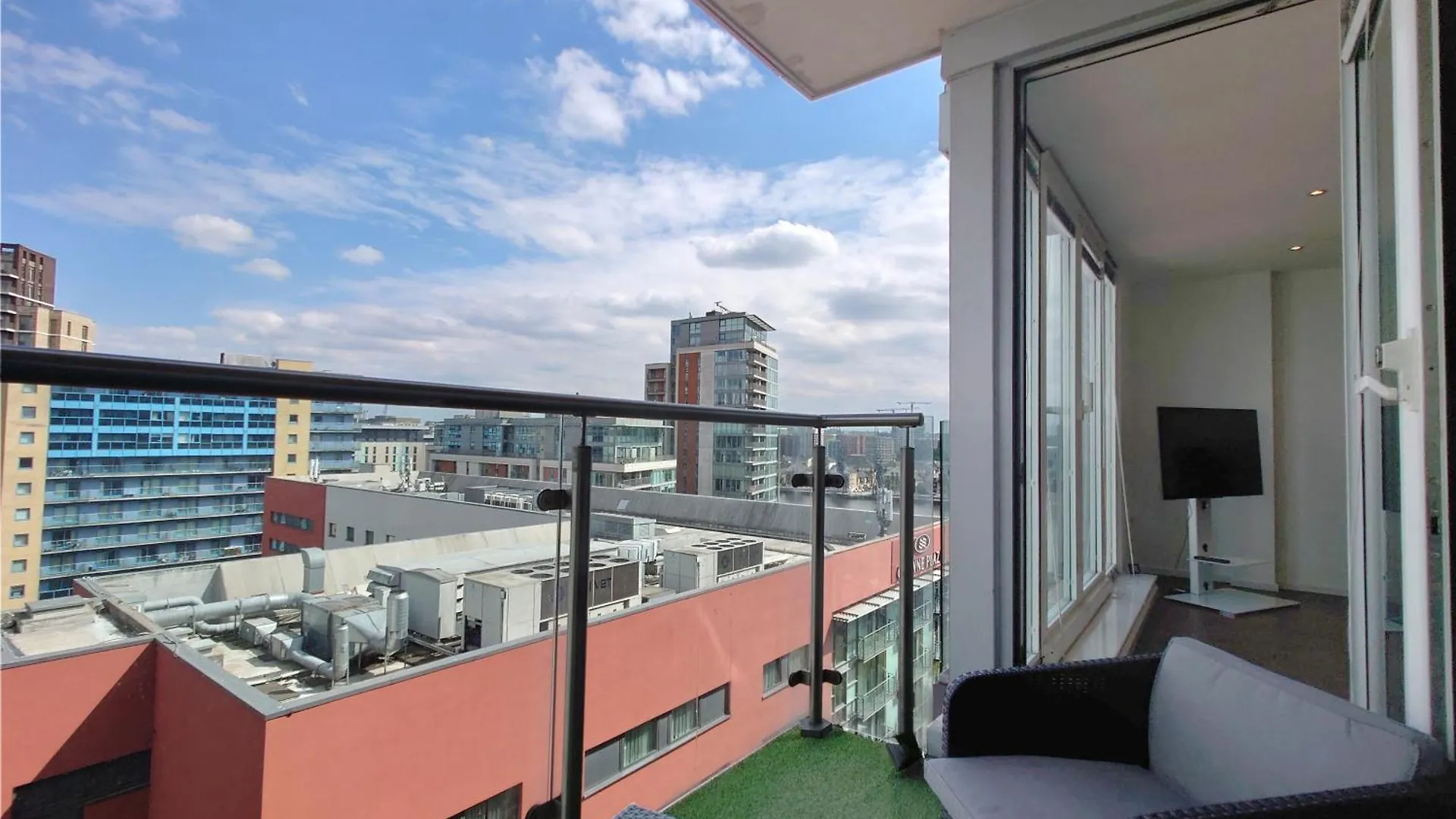 Deluxe Two Bed Apartment By London Excel & O2
